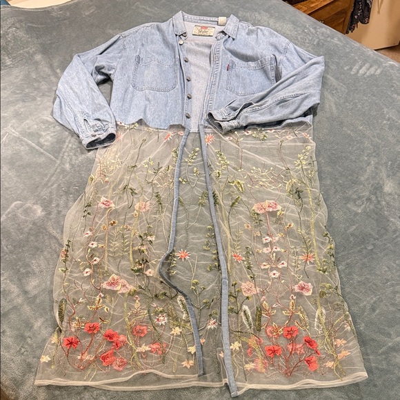 Levi's Jackets & Blazers - Levi's Light Blue Denim Duster w Sheer Floral Embroidered Length, size XL NWOT